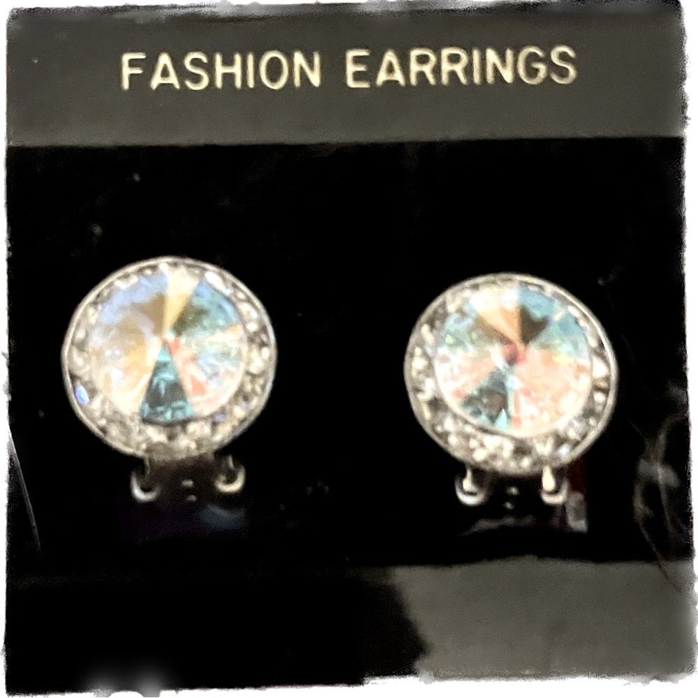 Beautiful clip on earrings vintage elegant